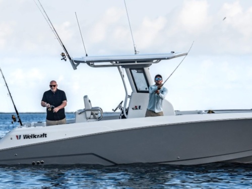 Wellcraft 263 Fisherman on the water