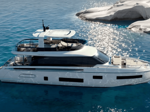 Azimut Fly 70 Running on water