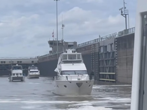several boats in the lock at once