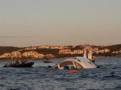 Amer F100 superyacht sinks off Sardinian coast