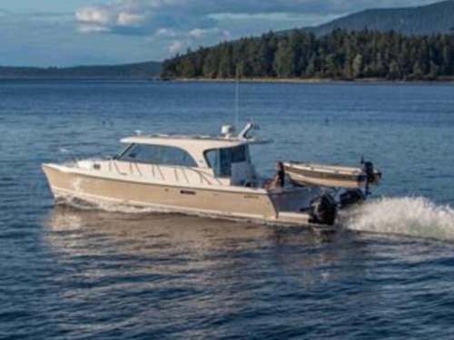 Aspen C110 Catamaran running on water