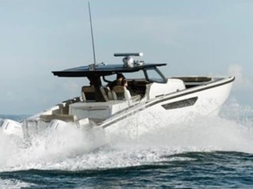 boat running on water