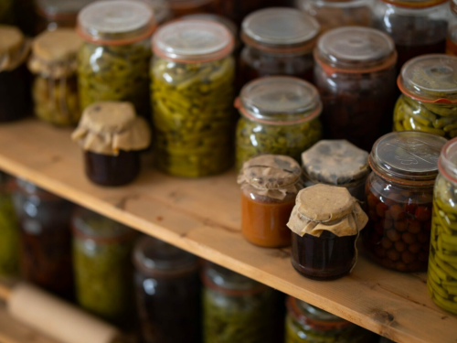 Canned fruits and vegetables, home canning