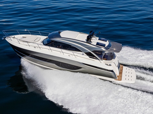 Riviera-4600-Sport-Yacht-Platinum-Edition-Running-03.jpg