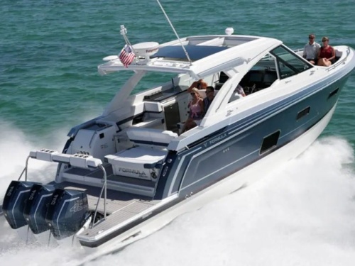 Formula380 SSC on the water