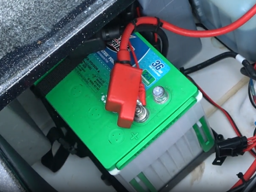 Keep full voltage to boat battery