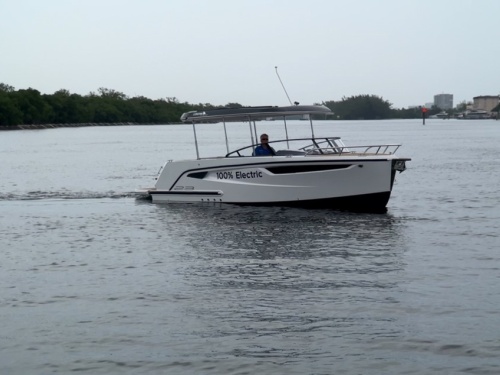 Alfastreet 23 Cabin EVO turn radius test in the Stranahan River
