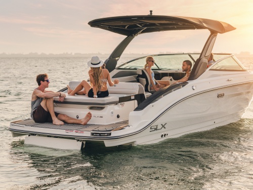 sea ray slx 260 docked