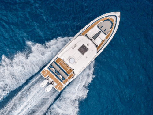 Monterey Elite 34 Running on water