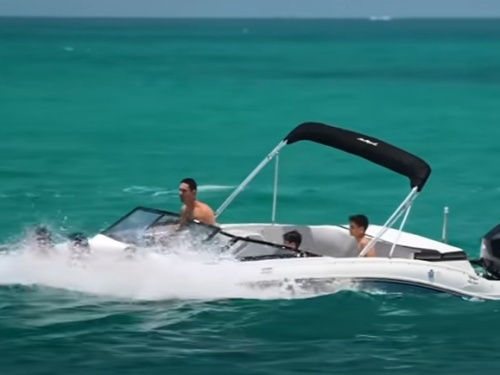Boat vs Haulover Inlet, waves crashing over