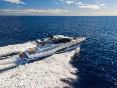 Riviera 645 SUV II Series Running on the water