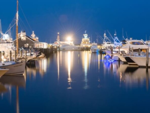 lights lighting up a waterway