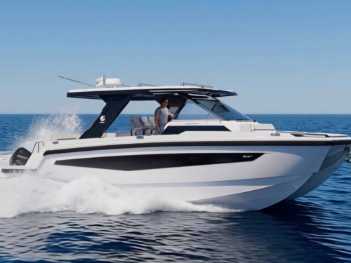 Aquila 35 Sport Running on Water