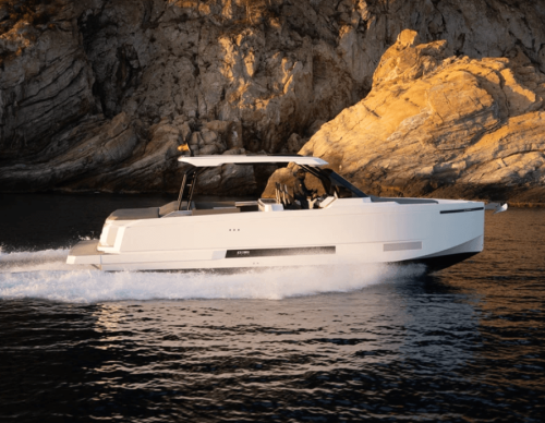 De Antonio D36 driving on a lake