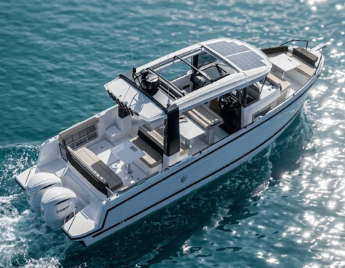 Jeanneau EX 34 Hardtop Running on water