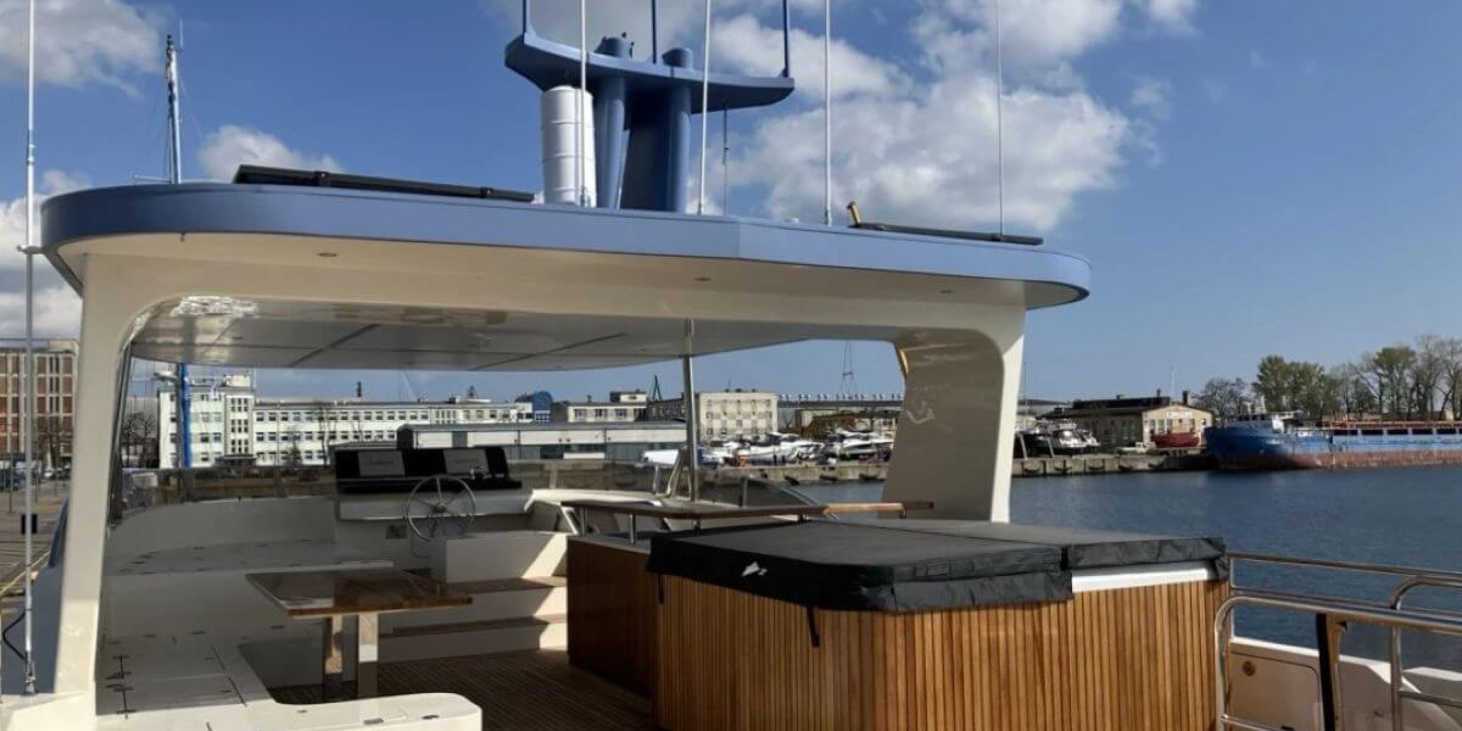Cormorant Yachts COR780 - Flybridge