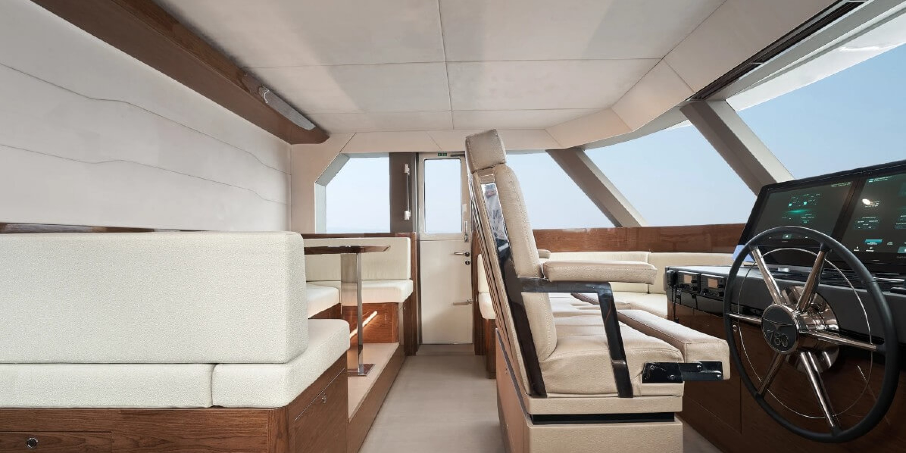 Cormorant Yachts COR780 - Helm Station